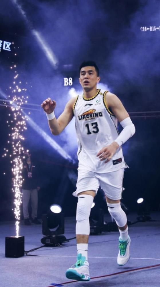 中加入了 《角斗士2》杀青 雷公、保罗·麦斯卡开心晒合照 2024-01-18 日前，电影《角斗士2》正式杀青，导演雷德利·斯科特与主演保罗·麦斯卡开心合影庆祝，影片定档11月22日北美上映。
