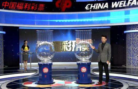 影片发布一组角色剧照，并同步曝光演员阵容，在杭州的湖光山色中，正上演这场关于“爱和美味”的温暖故事。